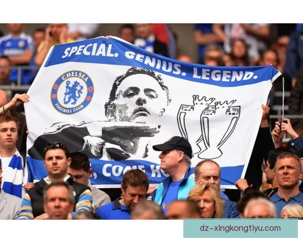 曼联携石玫瑰致敬足球看台文化